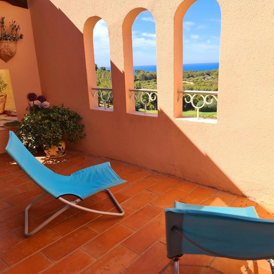 Apartament Hameau Des Amandiers - Vue Mer, Golf Et Vignes Saint-Cyr-sur-Mer Zewnętrze zdjęcie