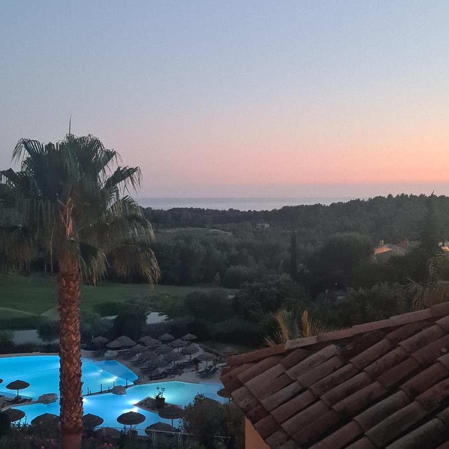 Apartament Hameau Des Amandiers - Vue Mer, Golf Et Vignes Saint-Cyr-sur-Mer Zewnętrze zdjęcie