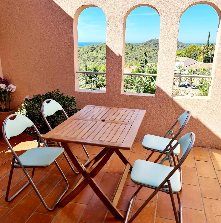 Apartament Hameau Des Amandiers - Vue Mer, Golf Et Vignes Saint-Cyr-sur-Mer Zewnętrze zdjęcie