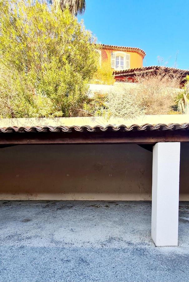 Apartament Hameau Des Amandiers - Vue Mer, Golf Et Vignes Saint-Cyr-sur-Mer Zewnętrze zdjęcie